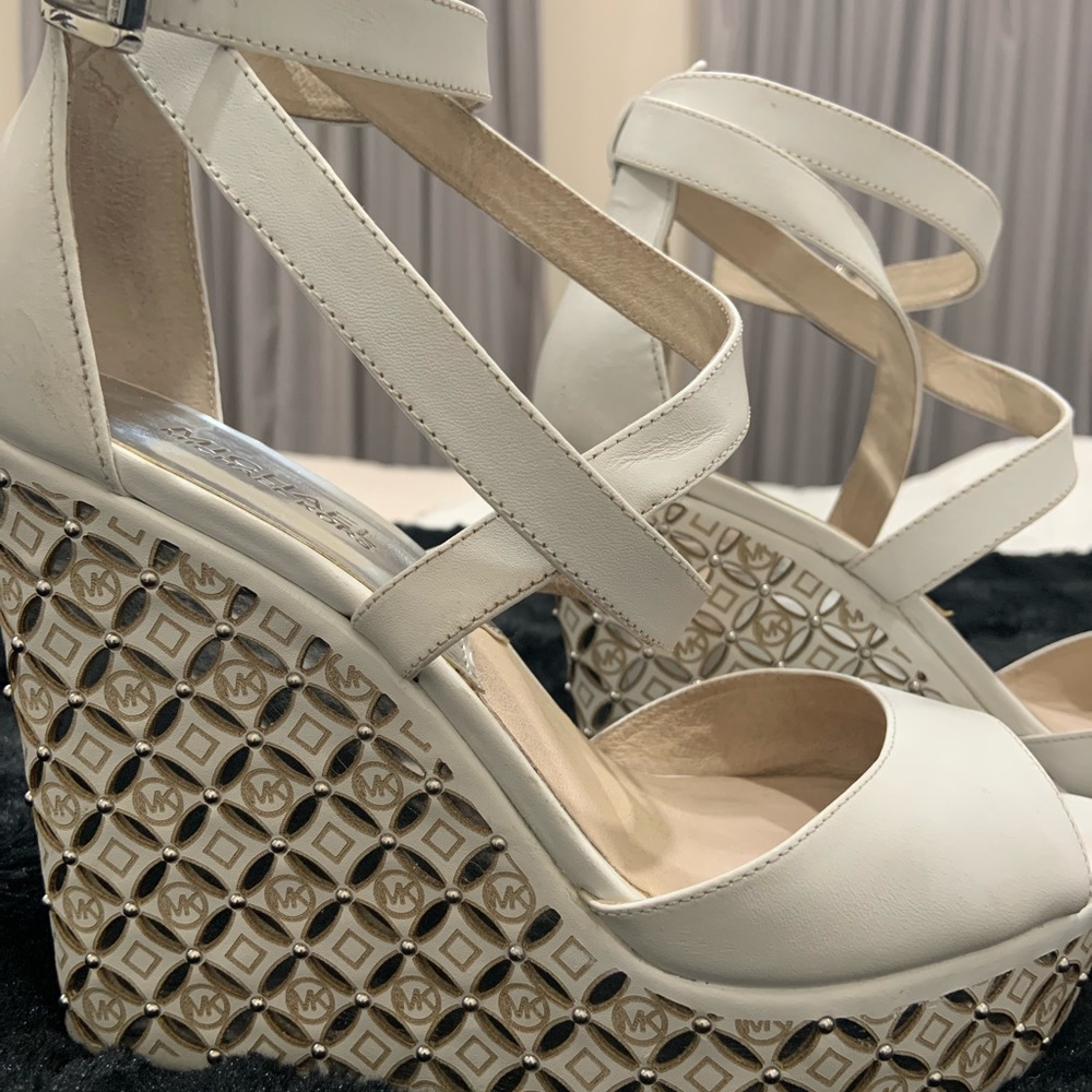 MK Michael Kors White Monogram Wedges, size 9
